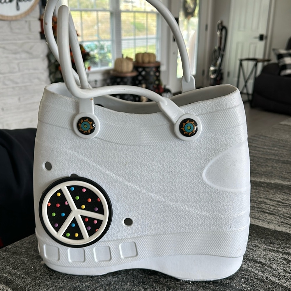Rubber crock bag white w/ peace sign